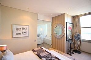 Luxury-Apartment, 1 Schlafzimmer, Poolzugang | 1 Schlafzimmer, hochwertige Bettwaren, Schreibtisch