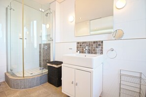 Bathroom - Cartwrights Corner 1901 (Cape Town)
