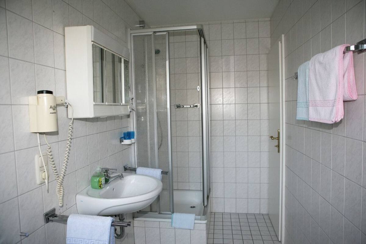 double room | bathroom | shower, free toiletries, hair dryer, slippers