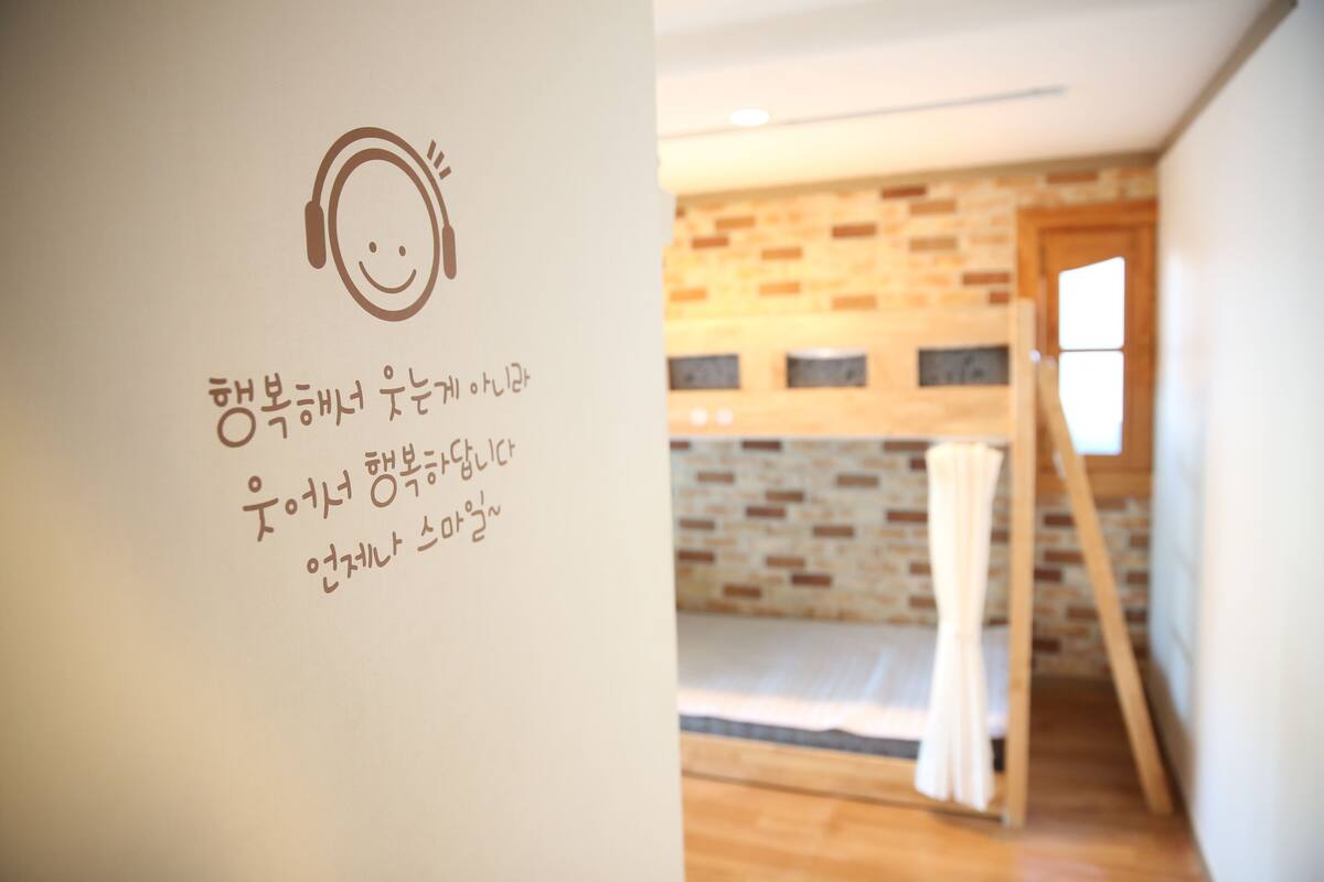 Room (4 Beds) | WiFi (free)