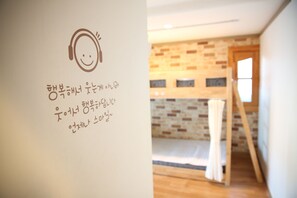 ルーム (4 Beds) | WiFi (無料)