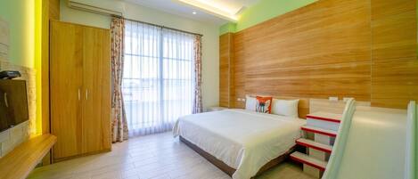 Gallery Double Room, 1 Queen Bed | Desk, blackout curtains, soundproofing, free WiFi