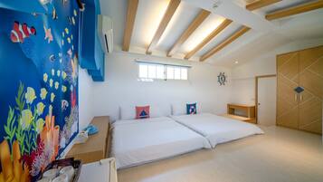 Quadruple Room | Desk, blackout drapes, soundproofing, free WiFi