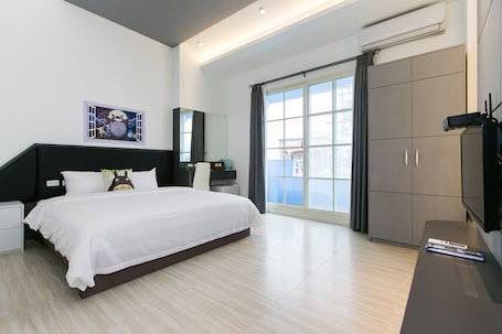 Double Room | Desk, blackout drapes, soundproofing, free WiFi