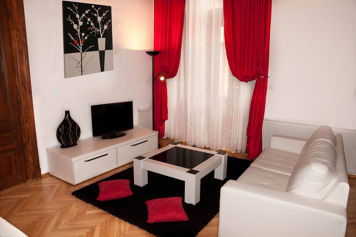 Cheminee Apartment | Wohnbereich | Flachbildfernseher