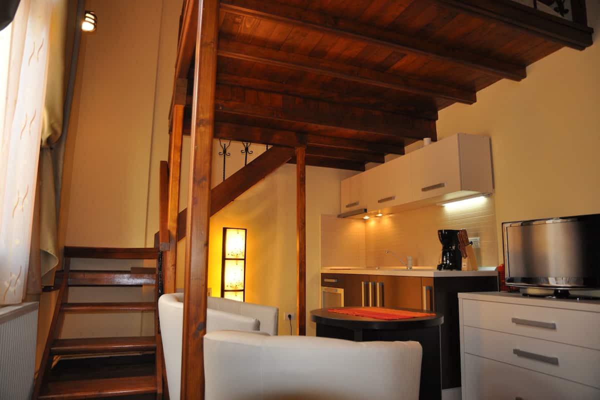 Cosy Studio | Wohnbereich | Flachbildfernseher