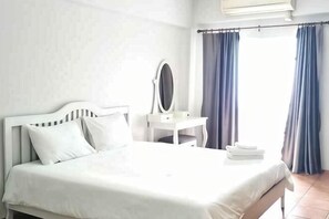 Desk, free WiFi - Lomsabai Apartments (Chonburi)