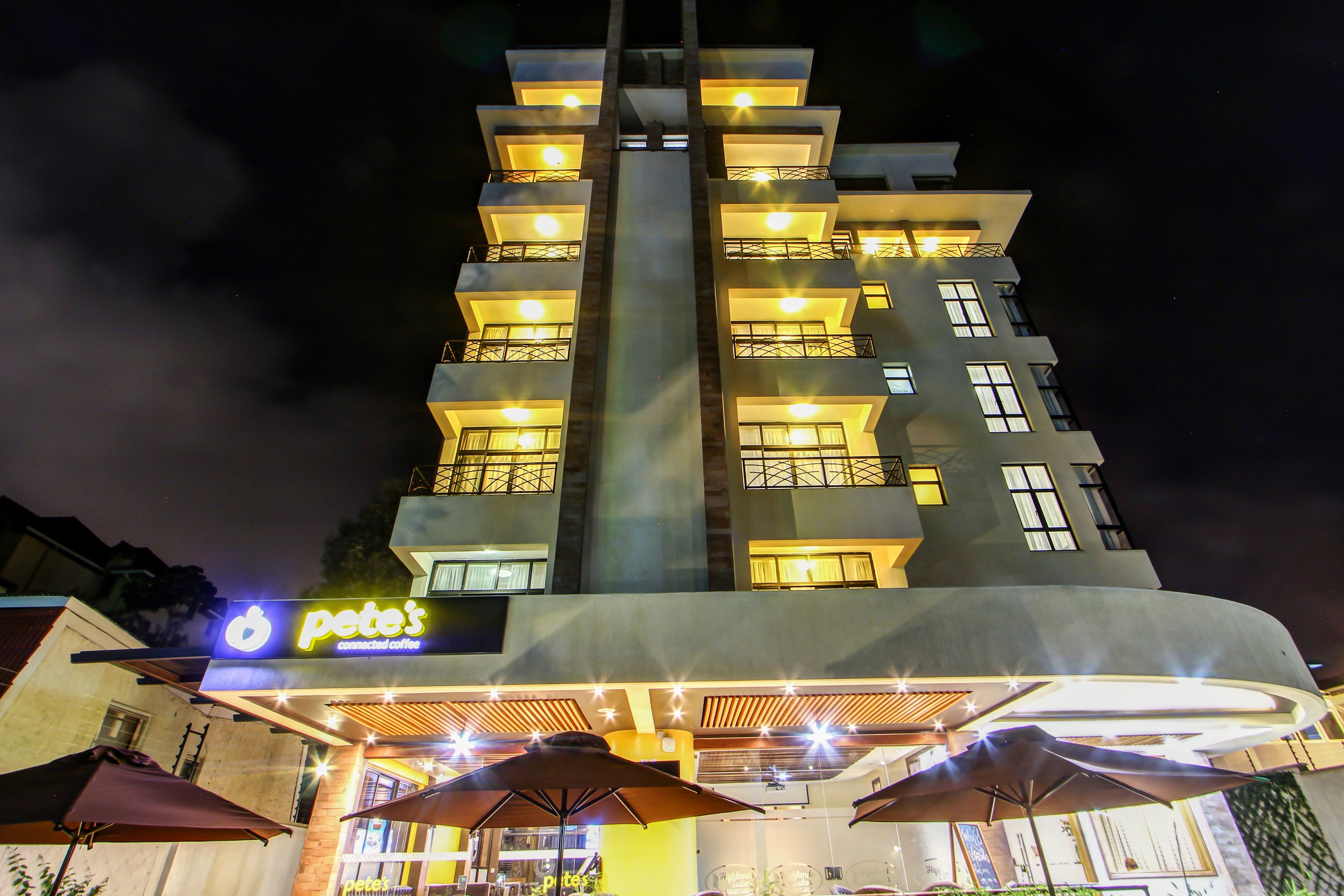 Boendets fasad - kväll/natt