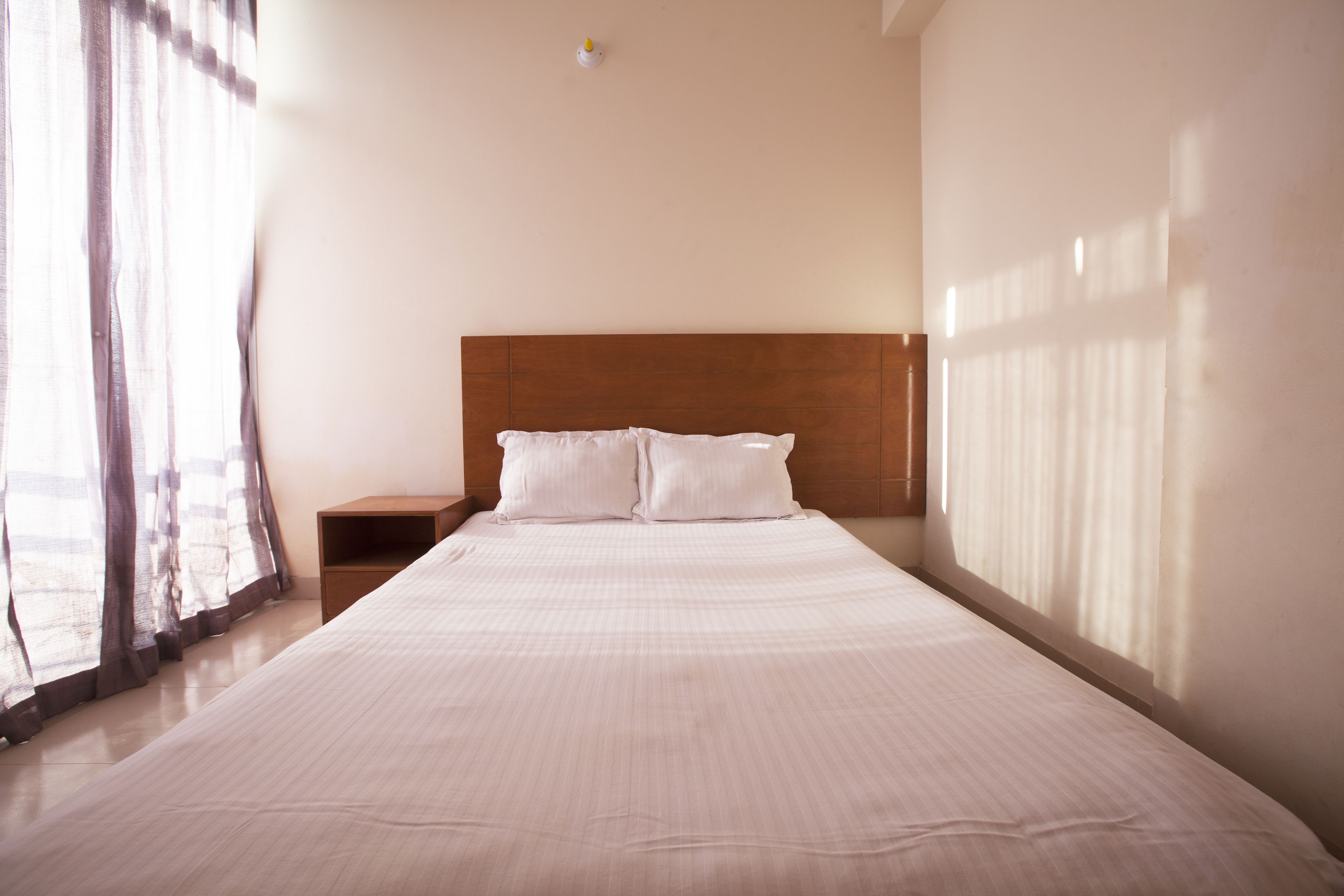 Escrivaninha, Wi-Fi de cortesia, roupa de cama