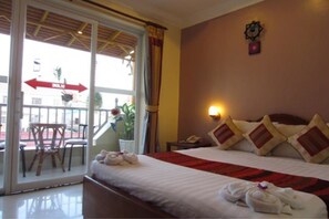 Standard Double Room | Minibar, in-room safe, desk, free WiFi - Fancy Guest House (Phnom Penh)