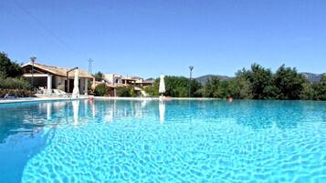 Seasonal outdoor pool