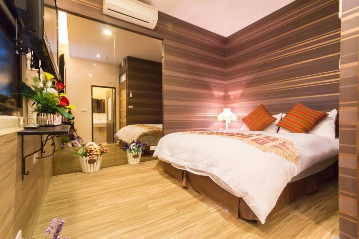 Desk, blackout curtains, rollaway beds, free WiFi