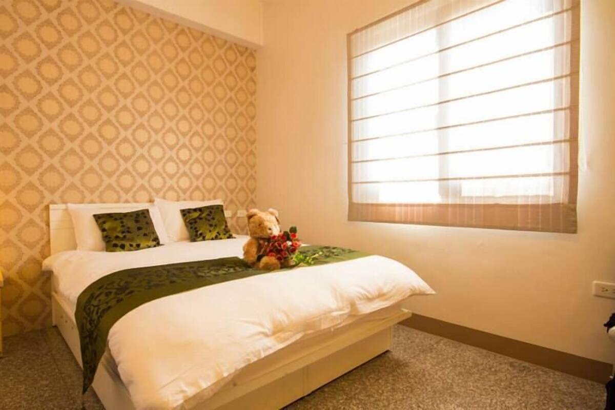 Desk, blackout curtains, rollaway beds, free WiFi