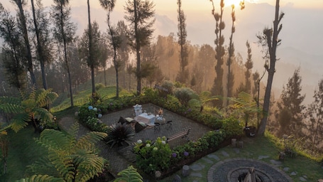 Restauration extérieure. Plataran Bromo