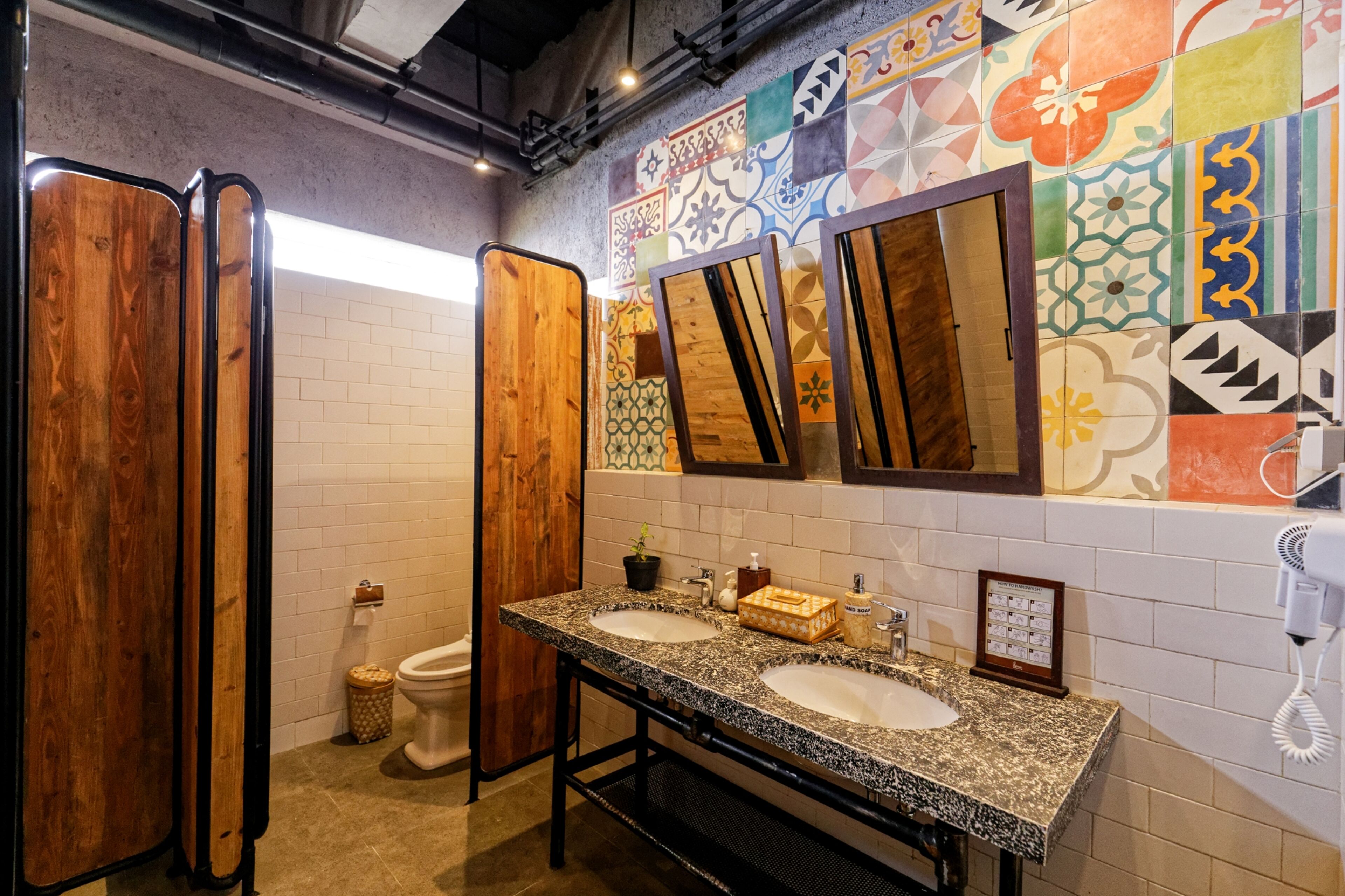 7-bedrooms mezzanine with sharing bathroom | bathroom | eco-friendly toiletries, hair dryer, bathrobes, slippers