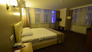 Standard Single Room | Minibar, desk, cribs (free), WiFi (free)