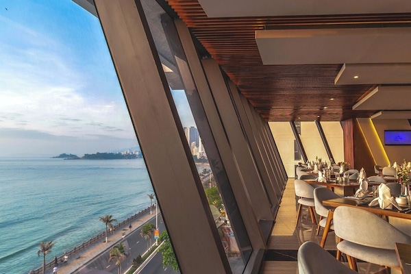 3 restaurantes; se sirven desayunos, comidas, cenas y brunch
