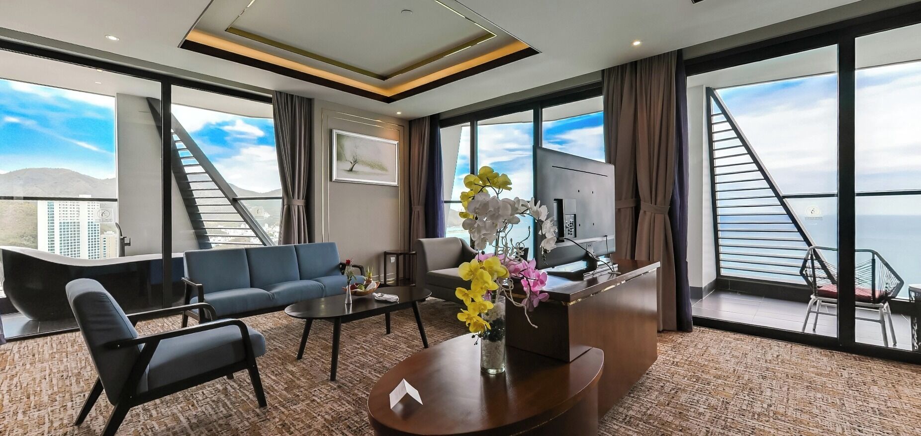 suite, ocean view | living area | lcd tv, pay films