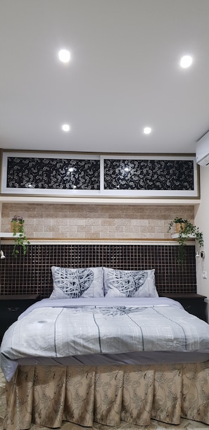 Comfort Studio | Soundproofing, iron/ironing board, free cribs/infant beds, free WiFi