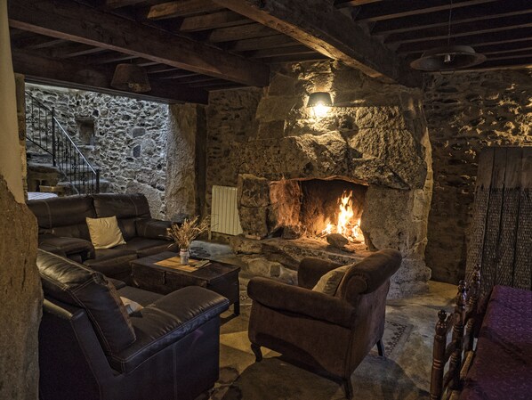 Fireplace - Hotel Rural Bermellar (Bermellar)