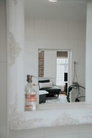 Superior tweepersoonskamer | Een kluis op de kamer, een bureau, gratis wifi, beddengoed