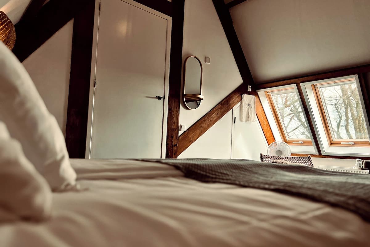 Tower Room | Een kluis op de kamer, een bureau, gratis wifi, beddengoed