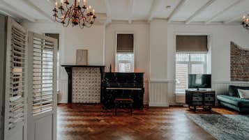 Superior Suite | In-room safe, desk, free WiFi, bed sheets