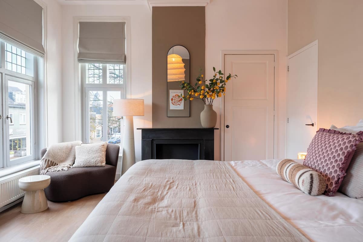 Deluxe Room | Roupas de cama premium, cofres nos quartos, escrivaninha