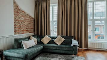 Superior Suite | In-room safe, desk, free WiFi, bed sheets