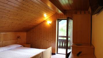 1 bedroom, in-room safe, desk, free WiFi