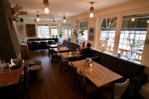 Breakfast, lunch, dinner served; international cuisine - Hotel Hoog Soeren (Hoog Soeren)