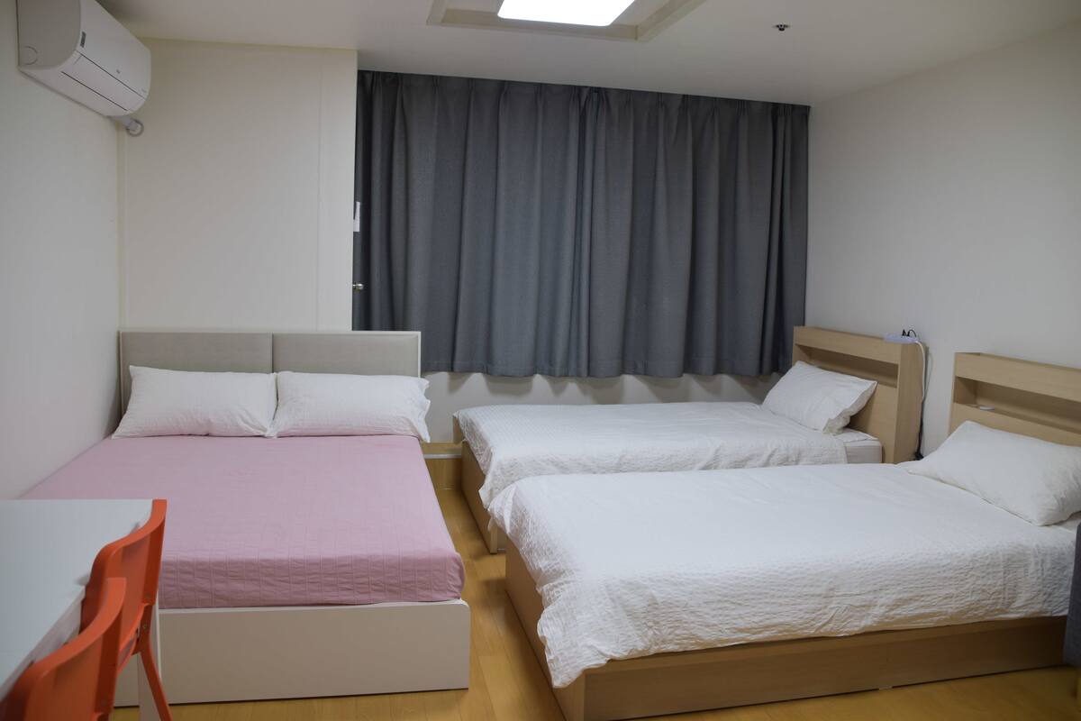 Hongdae Kim's House A | Verdunkelungsvorhänge, Bügeleisen/Bügelbrett, kostenloses WLAN
