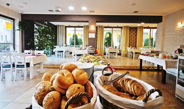 Servizio di colazione, pranzo e cena