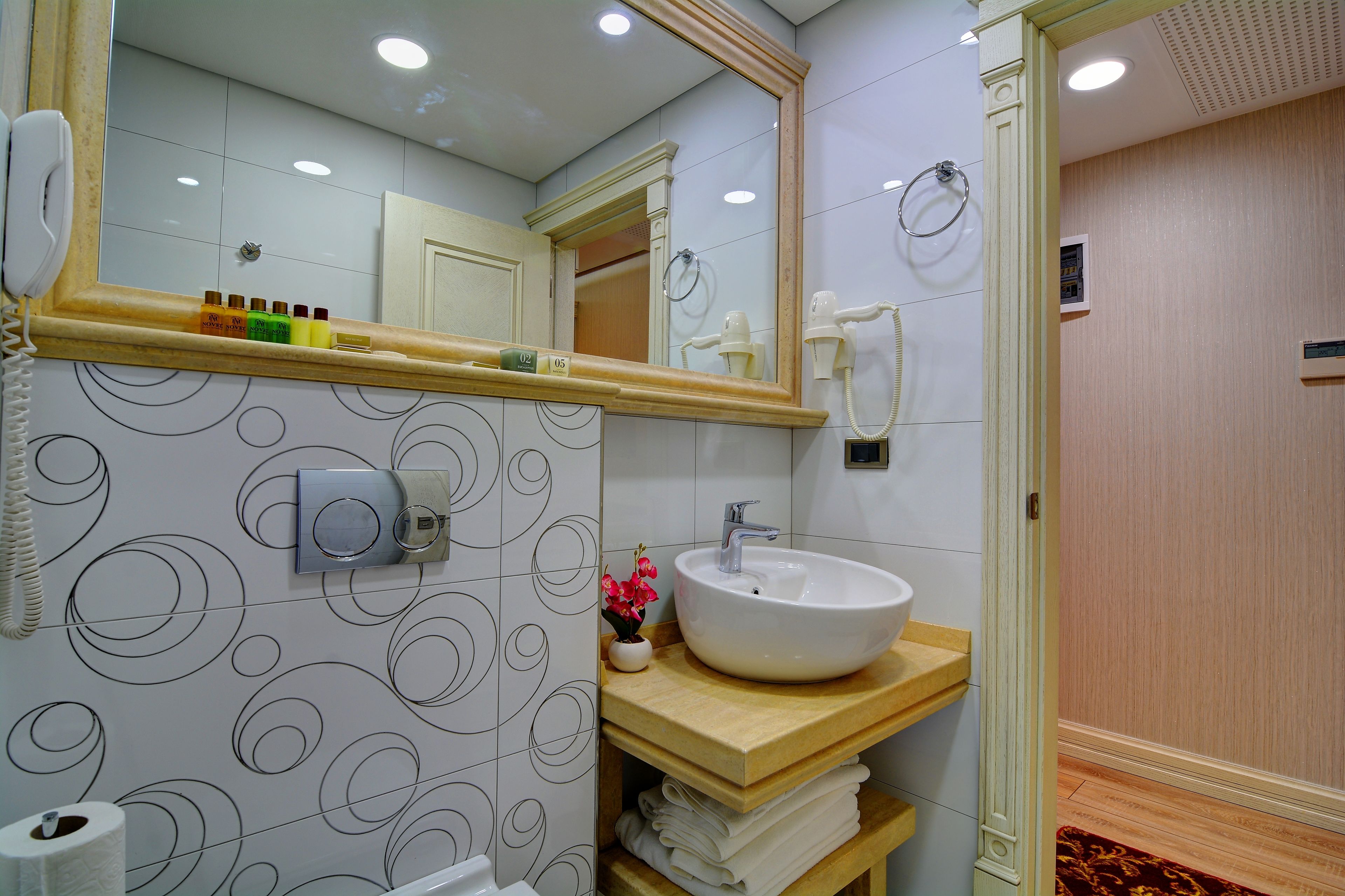 shower, rainfall showerhead, free toiletries, hair dryer