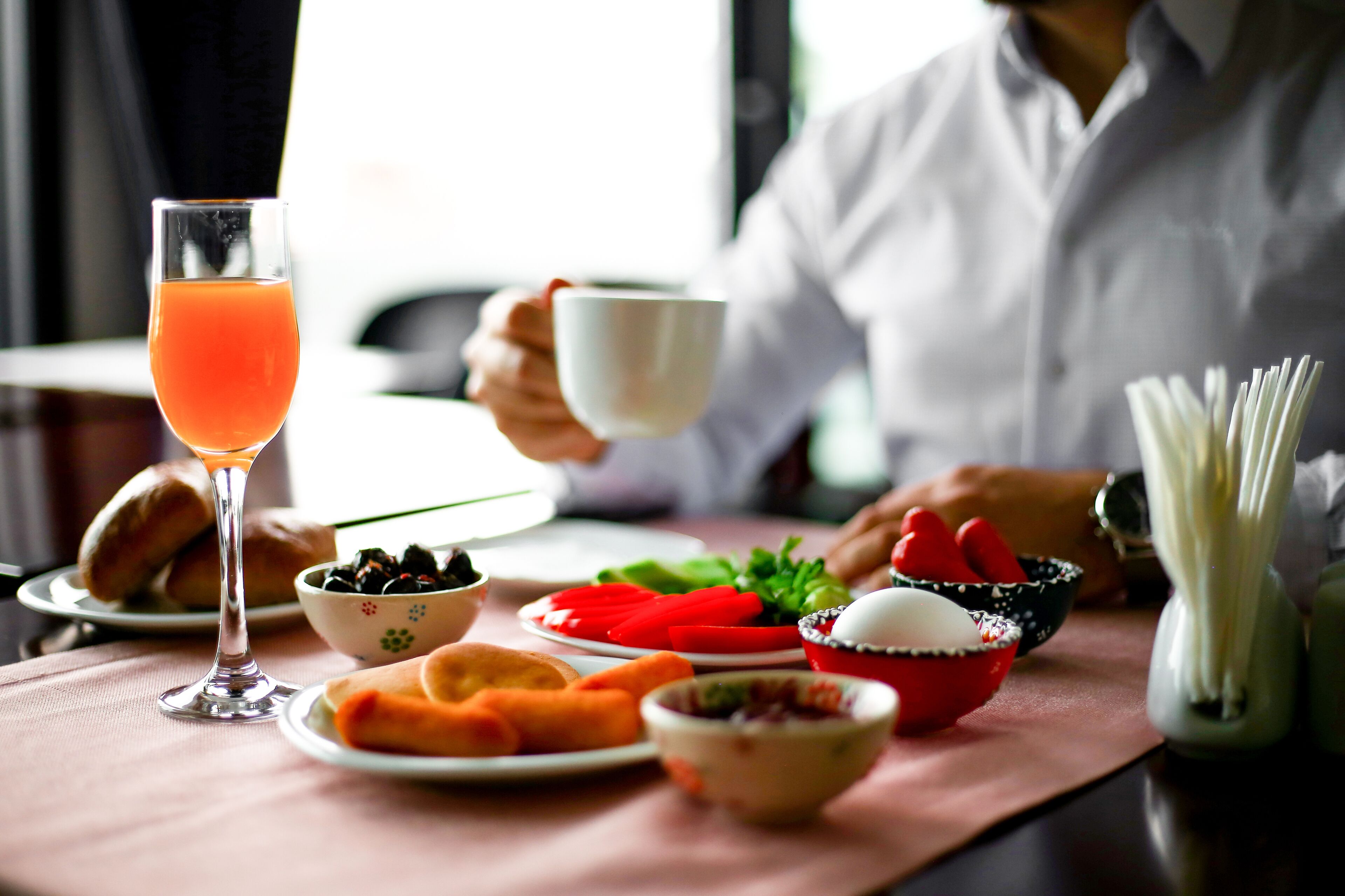 Sarapan bufet setiap hari (EUR 10 seorang) 