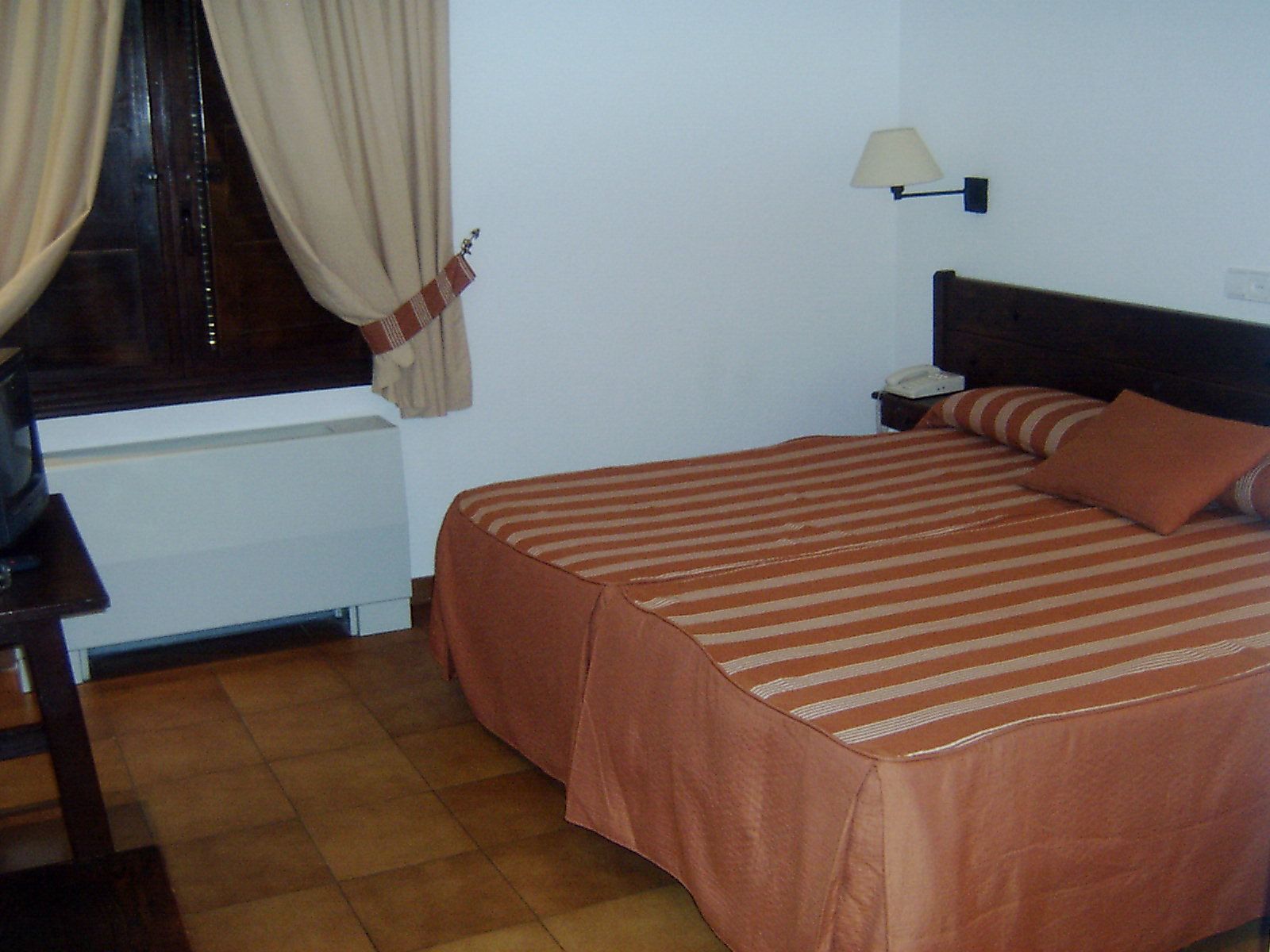 rollaway beds, free wifi, bed sheets