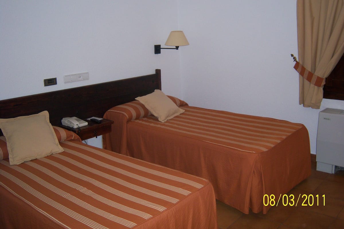 rollaway beds, free wifi, bed sheets