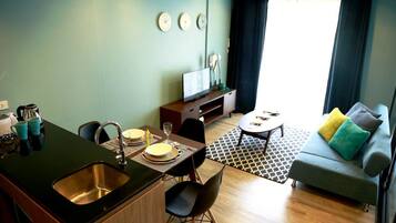 One Bedroom Condo | Living area | 32-inch flat-screen TV with cable channels, TV