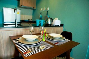 One Bedroom Condo | Matservice på rummet