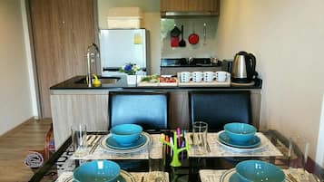 One Bedroom Condo | In-room dining