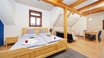 Individually decorated, blackout curtains, free WiFi, bed sheets