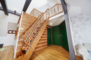 华丽套房, 2 间卧室 | 起居区 | 平板电视