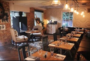 Restaurant - The Hand & Spear (Weybridge)