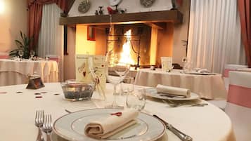 Lunch and dinner served, Italian cuisine