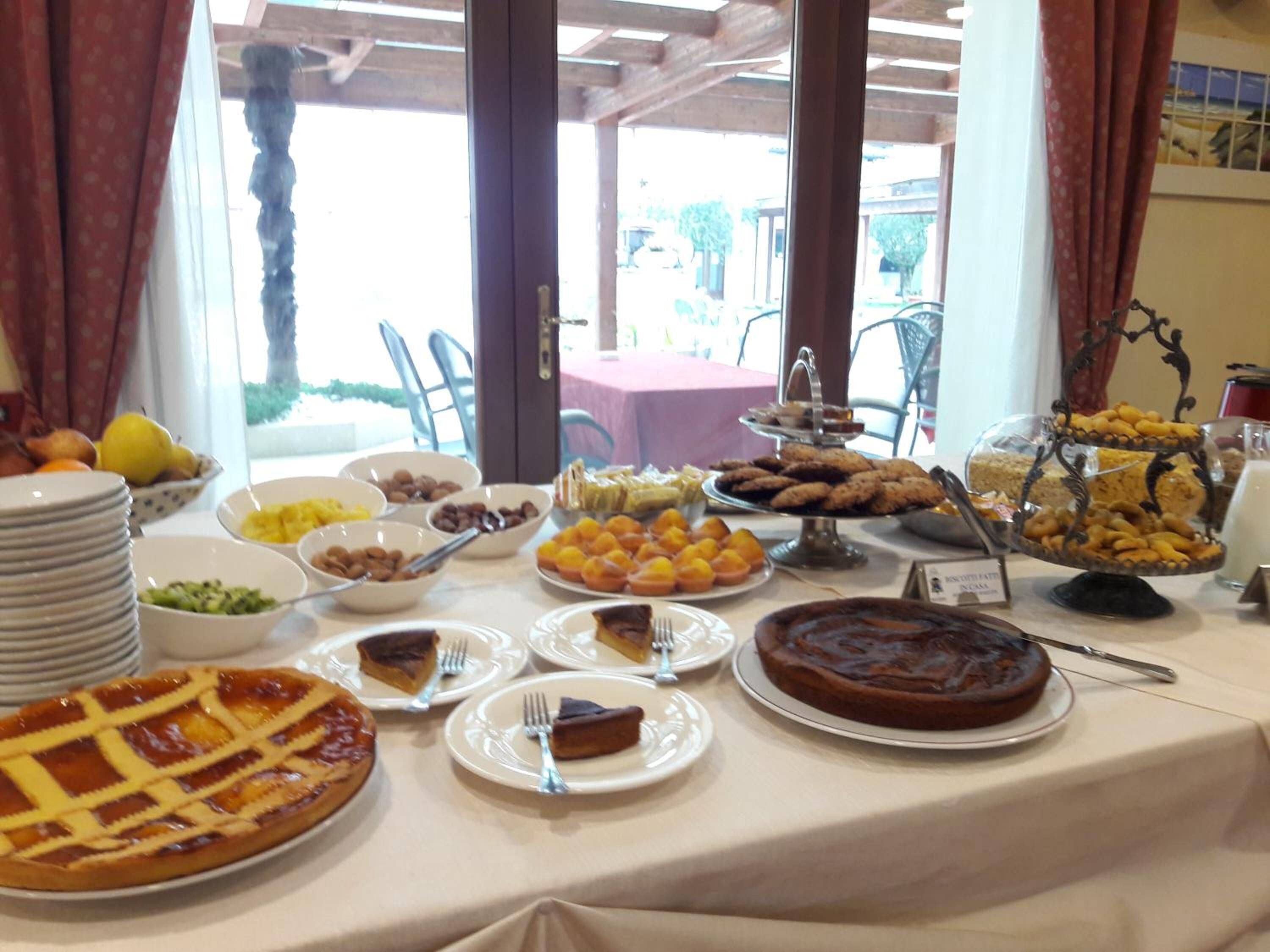 Déjeuner et dîner servis sur place, spécialités Cuisine italienne