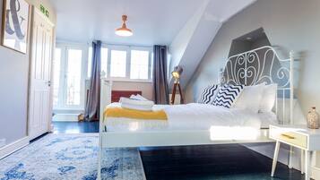 6 bedrooms, desk, laptop workspace, iron/ironing board