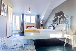 House (6 Bedrooms) | 6 bedrooms, desk, laptop workspace, iron/ironing board - The River Cam Place - Enchanting 6BDR Home next to River Cam (Cambridge)