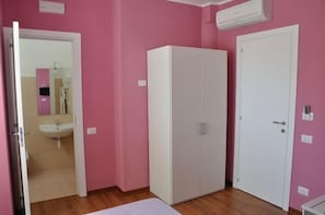 Kamar Double atau Twin Comfort, 1 kamar tidur, kamar mandi pribadi, pemandangan bukit | Fasilitas kamar