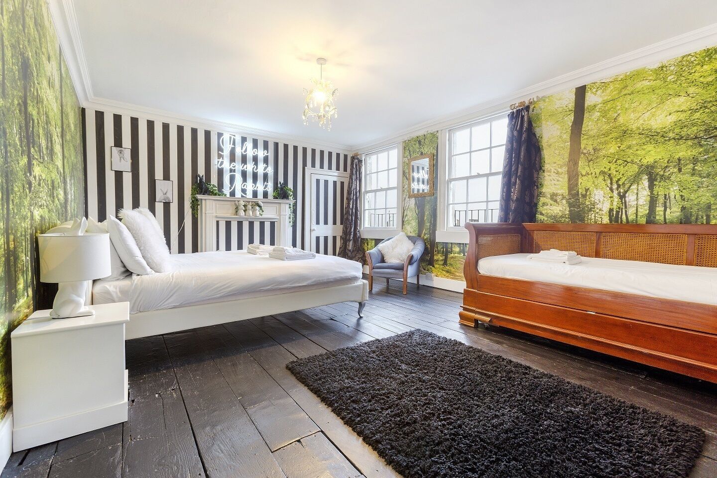 7 bedrooms, desk, laptop workspace, iron/ironing board