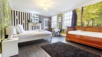 7 bedrooms, desk, laptop workspace, iron/ironing board